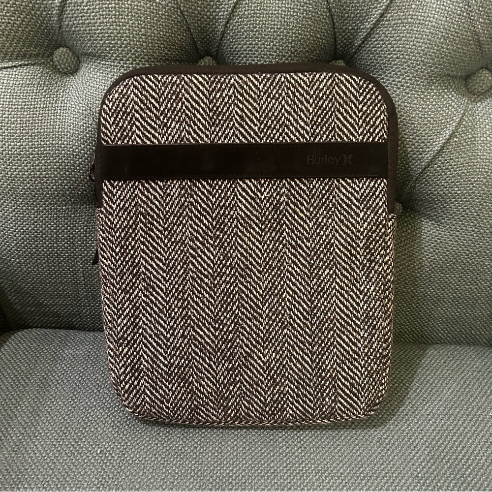 Hurley Tweed Herringbone Pattern iPad Case Sleeve Pouch Black Gray White